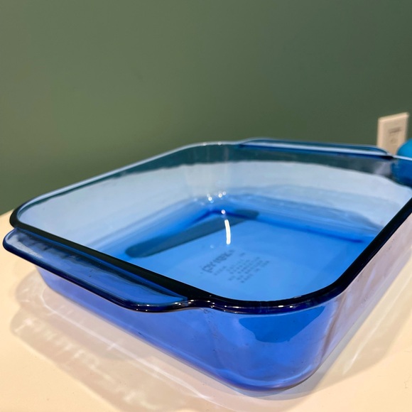 ✨Vintage✨ Cobalt Blue Glass Baking Dish Pyrex 8 x 8 - Picture 2 of 5
